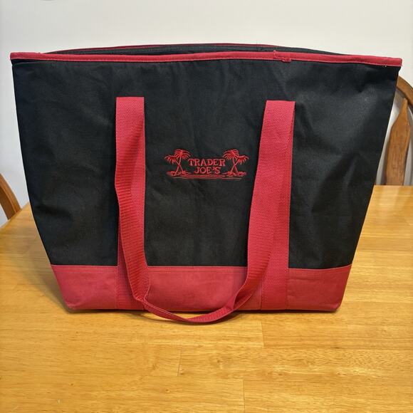 Trader Joe's Insulated Tote Shopping Bag Red Black Large 15"x13"x6" Hot‎ Cold F5 - Picture 1 of 12